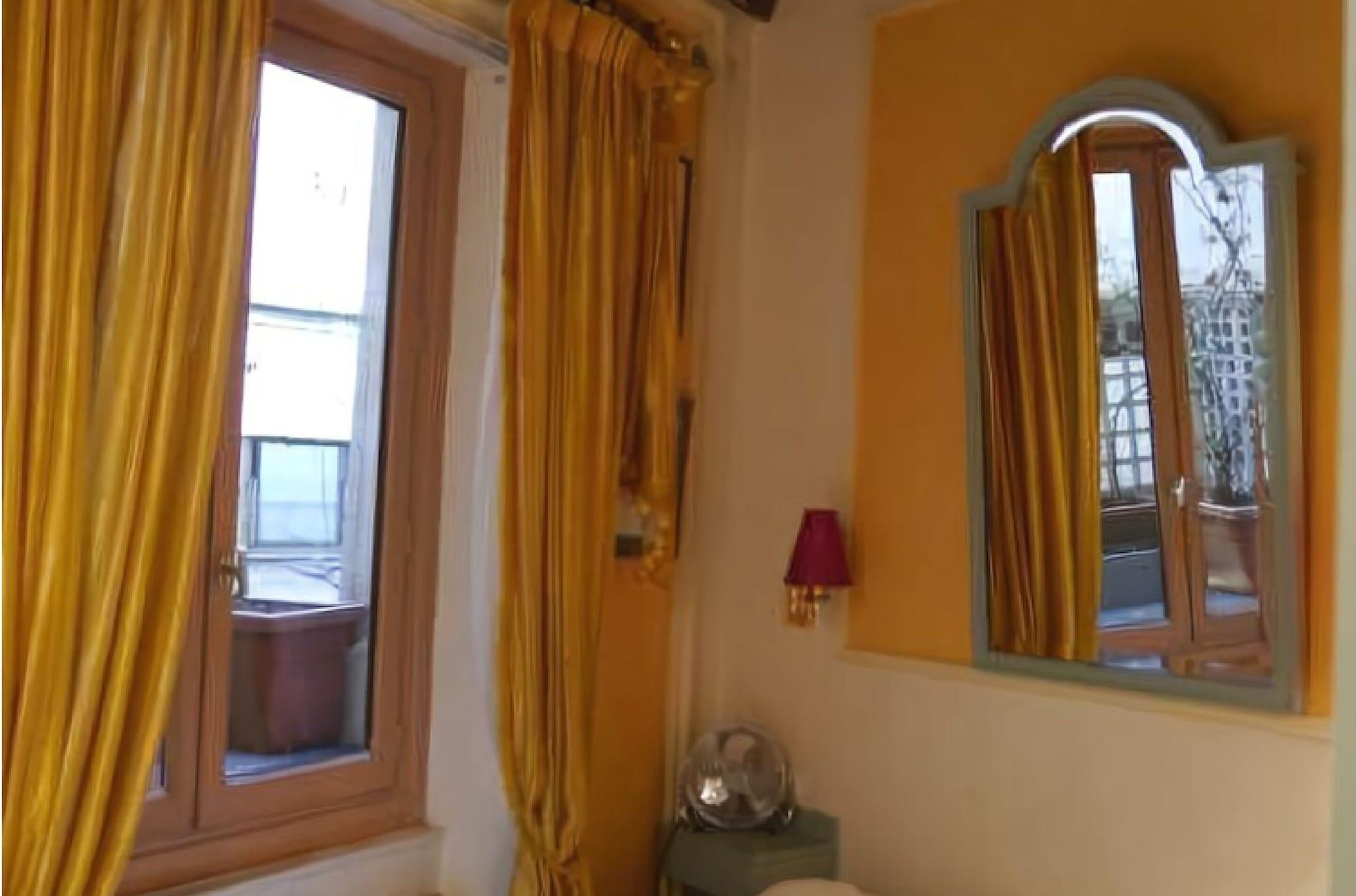 Hotel Les Degres De Notre Dame Paris Exterior foto